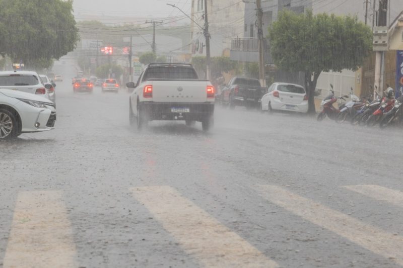 Defesa Civil emite alerta para chuvas intensas e ventos de até 100 km/h em Rondonópolis