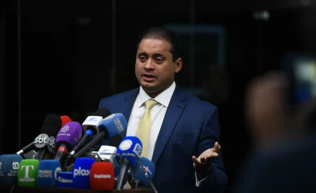 Fraude no INSS: Vice-líder do governo Lula é alvo de operação