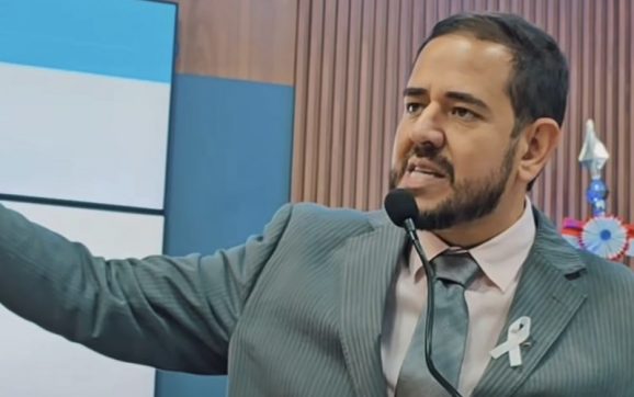 Ibrahim vota a favor da moção de repúdio e detona STF ao falar em “várzea jurídica” após prisão de Bolsonaro