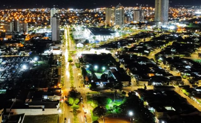 Queima de fogos, bolo e Matheus e Kauan abrilhantam aniversário de Rondonópolis; veja a programação