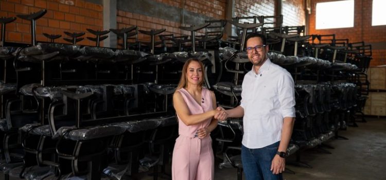 Unidades de saúde recebem novas cadeiras longarinas para melhoria do atendimento em Rondonópolis