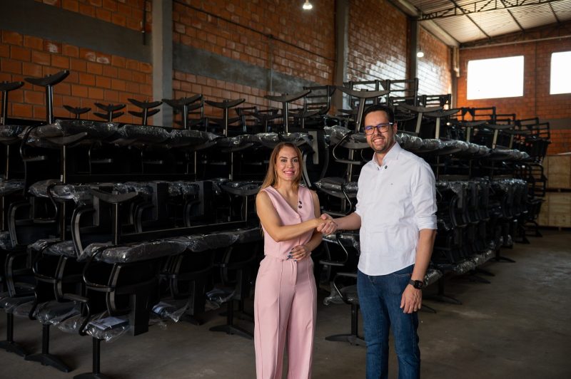 Unidades de saúde recebem novas cadeiras longarinas para melhoria do atendimento em Rondonópolis