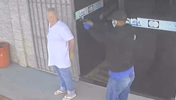 Vídeo mostra justiceiro assassinando estuprador que matou e enterrou criança no quintal em MT