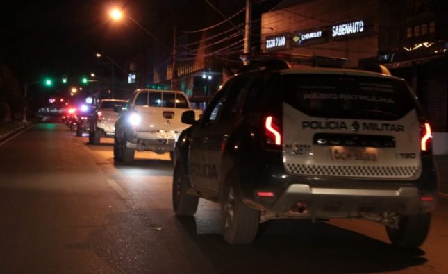 Vizinho acaba esfaqueado ao tentar separar briga de casal em MT; PM tenta localizar suspeito