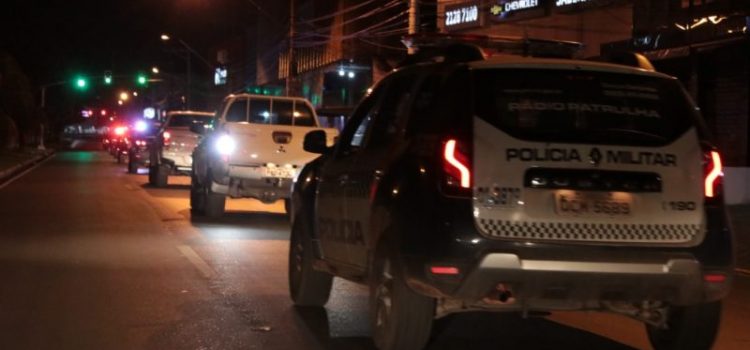 Vizinho acaba esfaqueado ao tentar separar briga de casal em MT; PM tenta localizar suspeito