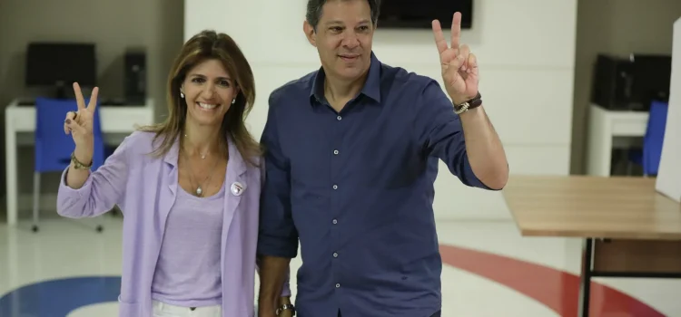Esposa de Haddad fez 29 viagens em jatinhos da FAB em 2025