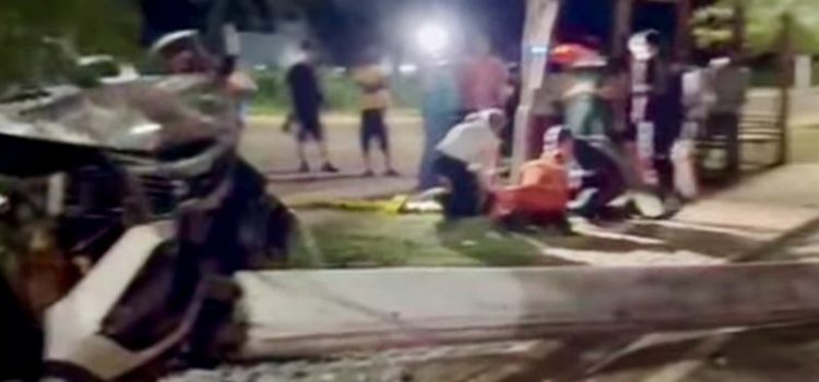 Mãe e filha ficam feridas após Kia colidir e destruir poste próximo ao Parque de Exposição em Rondonópolis; vídeo