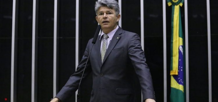 Medeiros diz que decisões tomadas em Brasília prejudicam MT e defende enfrentamento a STF e governo federal