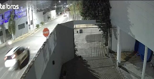 Motorista bêbado colide fortemente com motociclista, foge e acaba preso em Rondonópolis; assista