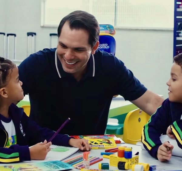Volta às aulas em Rondonópolis começa com mochilas, material completo e uniformes reforçados para alunos da rede municipal