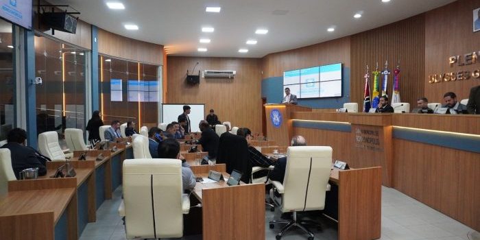 121 DIAS: Câmara aprova licença de três vereadores e convoca suplentes