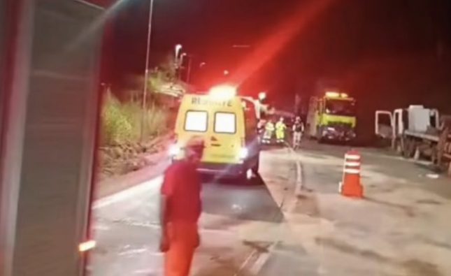 Acidente com carretas, caminhão e veículo deixa 4 feridos na Serra de São Vicente; vídeo