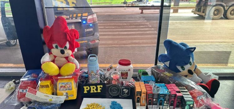 Adolescente é flagrado com mais de 600 comprimidos de ecstasy dentro de ursos de pelúcia em Rondonópolis; vídeo