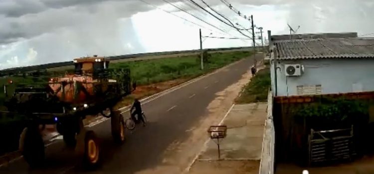 Adolescente tenta passar embaixo de máquina agrícola e morre esmagado em MT; assista ao acidente