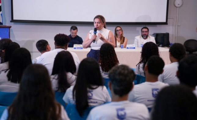 Alessandra Ferreira comemora lançamento da 2ª etapa do Meu Primeiro Trampo
