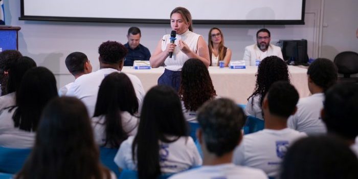 Alessandra Ferreira comemora lançamento da 2ª etapa do Meu Primeiro Trampo
