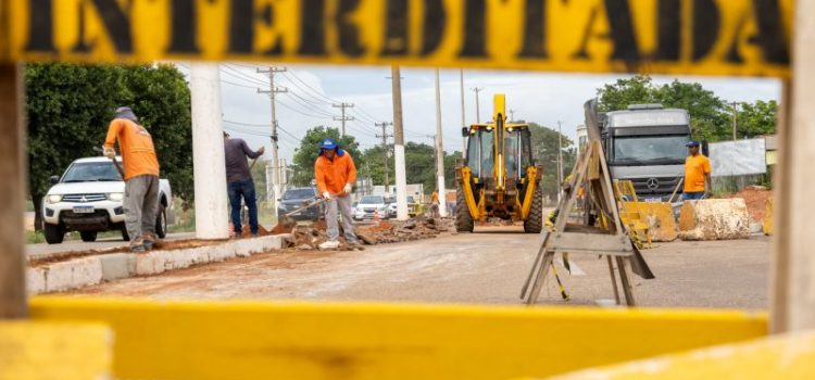 Avenida dos Estudantes está fechada para recuperação do pavimento; previsão de conclusão é de 7 dias