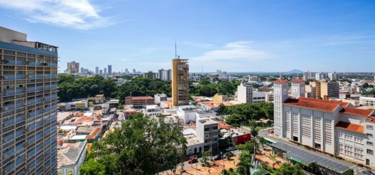 Câmara de Cuiabá aprova auxílio inédito no país que garante renda integral a servidoras na licença-maternidade