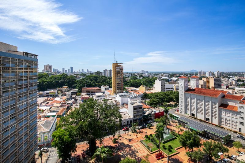 Câmara de Cuiabá aprova auxílio inédito no país que garante renda integral a servidoras na licença-maternidade