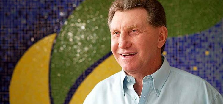 Cláudio Ferreira homenageia Odílio Balbinotti com nome da Policlínica Regional