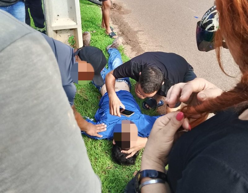 Colisão entre motos deixa motociclista gravemente ferido na Rio Branco em Rondonópolis; imagem forte