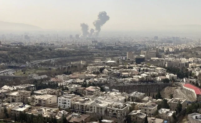 EUA e Israel fazem ataque coordenado contra o Irã; iranianos comemoram ofensiva contra regime ditatorial