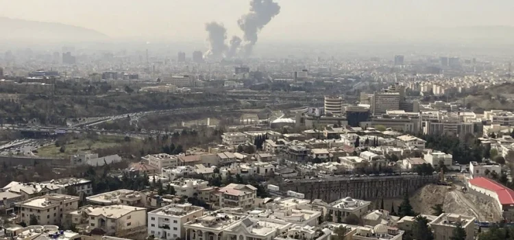 EUA e Israel fazem ataque coordenado contra o Irã; iranianos comemoram ofensiva contra regime ditatorial