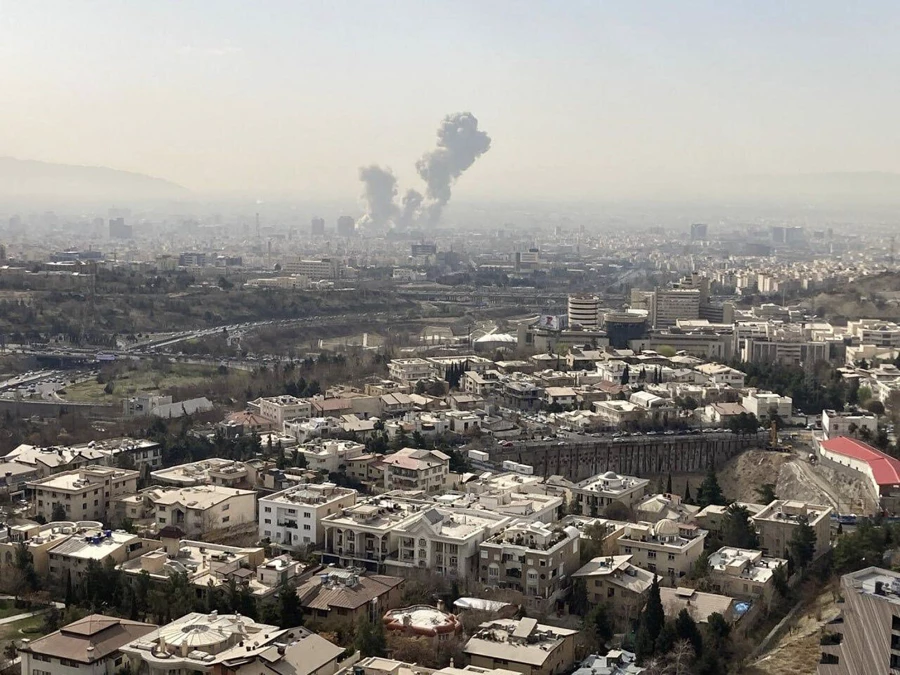 EUA e Israel fazem ataque coordenado contra o Irã; iranianos comemoram ofensiva contra regime ditatorial
