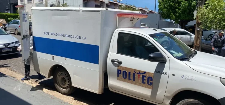 Homem é encontrado enforcado com correia dentro de casa em Rondonópolis