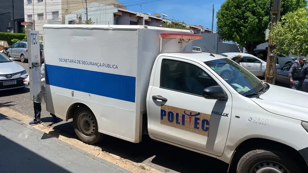 Homem é encontrado enforcado com correia dentro de casa em Rondonópolis