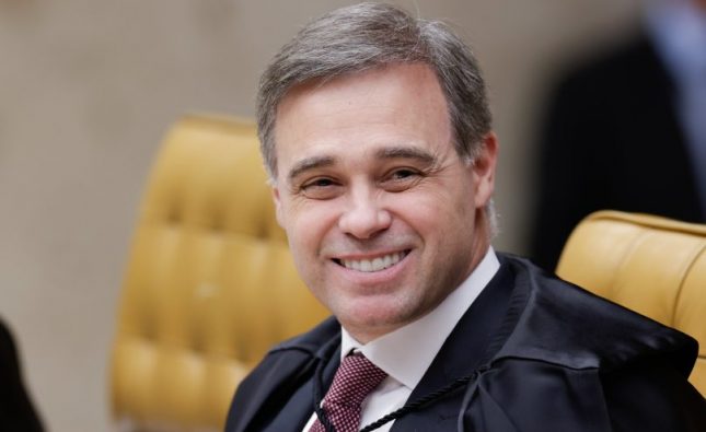 Mendonça manda Alcolumbre entregar dados de Vorcaro à CPI