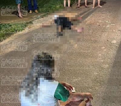 Mulher esfaqueia o marido durante discussão e foto mostra vítima ‘atirada’ no asfalto em MT
