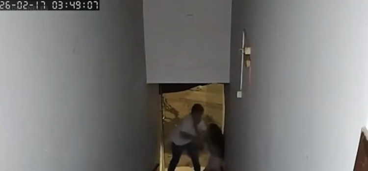 Mulher nega sexo após ‘marcar encontro’ pelo Tinder e acaba espancada em MT; assista as agressões