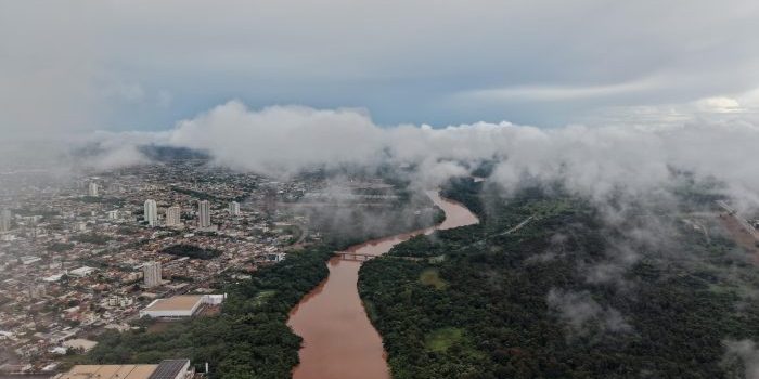 Nível do Rio Vermelho sobe e Defesa Civil entra em alerta