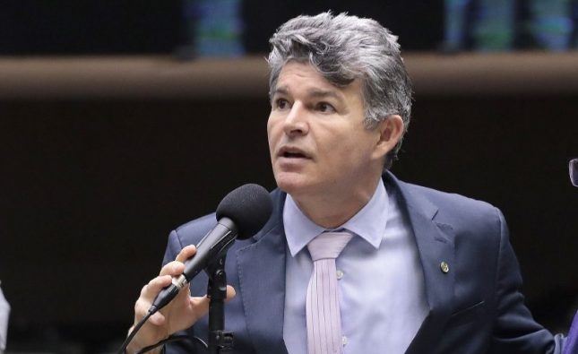 PL de Medeiros quer levar ao SUS uma das terapias mais modernas contra o câncer