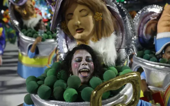 Personalidades reagem a desfile de escola lulista que zombou de evangélicos