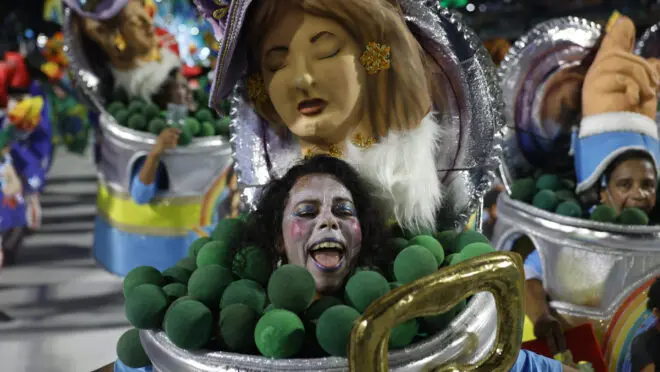 Personalidades reagem a desfile de escola lulista que zombou de evangélicos