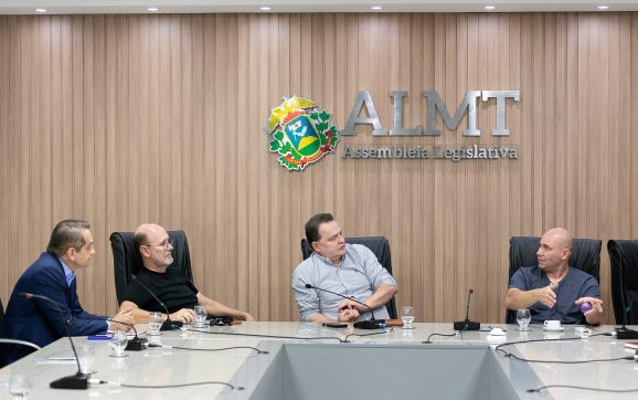 Prefeito Abilio se reúne com deputados na ALMT para discutir território do hospital Júlio Müller