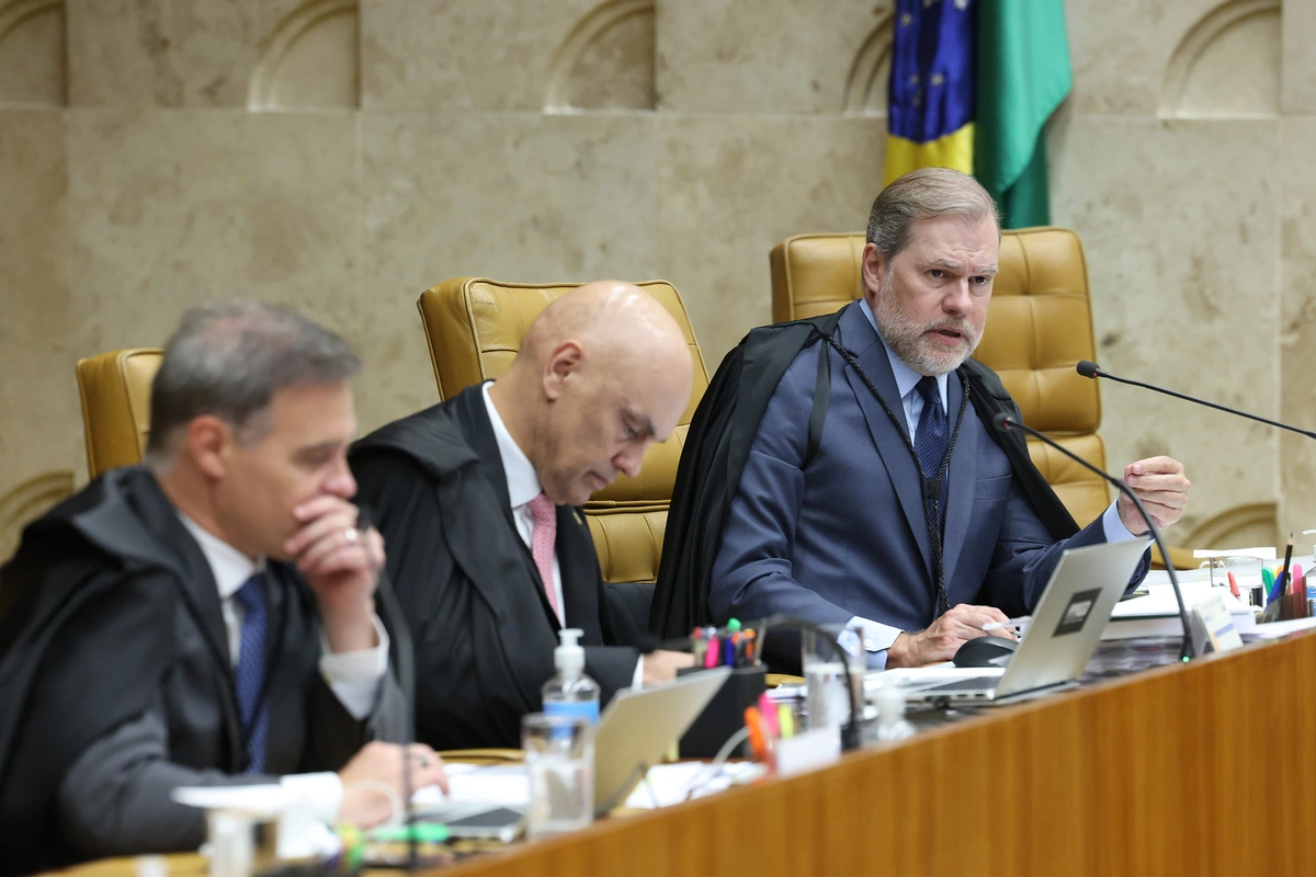 ‘Rachou o vestiário’: Toffoli e Moraes divergem de código de ética de Fachin e expõem racha do STF