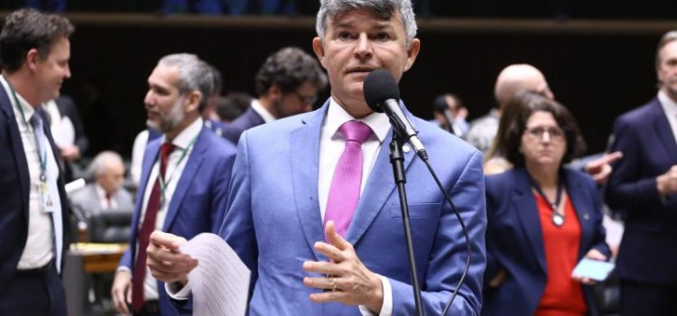 SHOWMÍCIO DO LULA: Medeiros aciona PGR e TSE contra escola de samba por crime eleitoral e ataque à liberdade religiosa