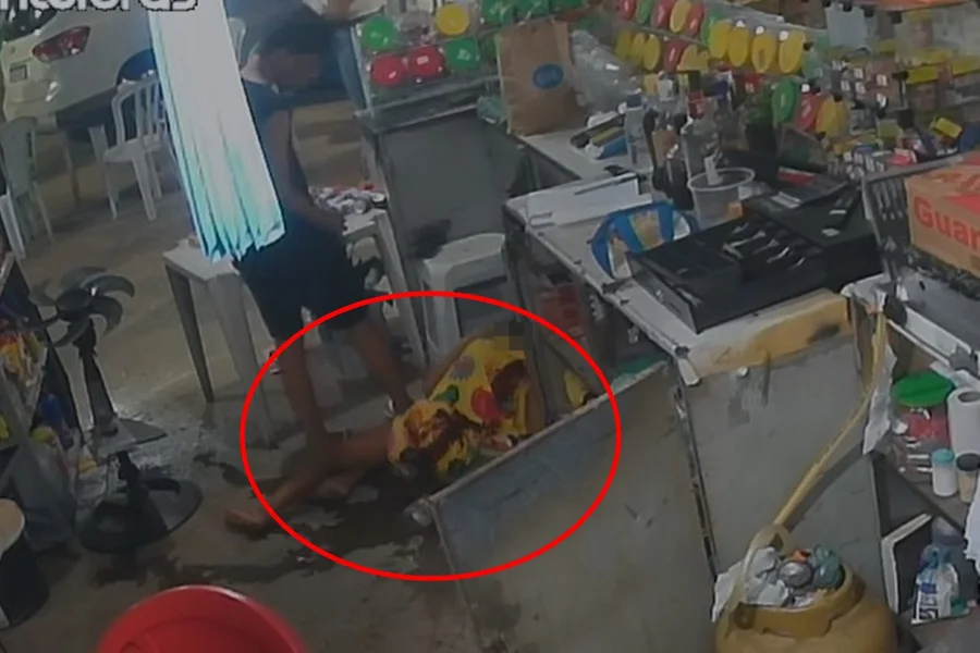 Vídeo mostra ataque a tiros em bar e PM confirma um morto e criança ferida