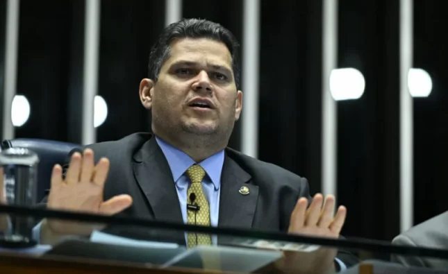 Alcolumbre mantém quebra de sigilo de Lulinha em CPMI do INSS