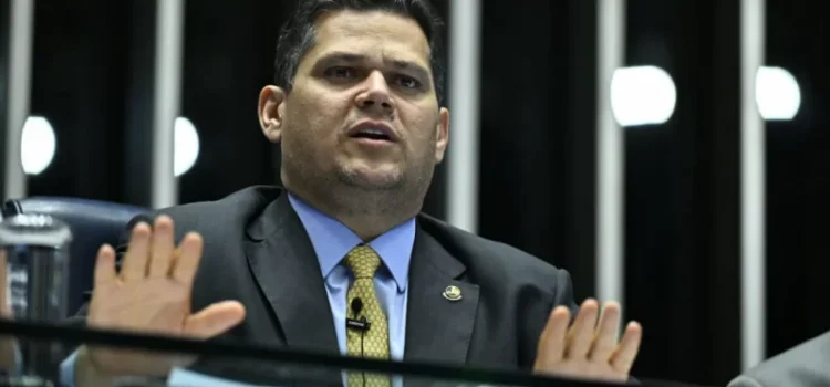 Alcolumbre mantém quebra de sigilo de Lulinha em CPMI do INSS