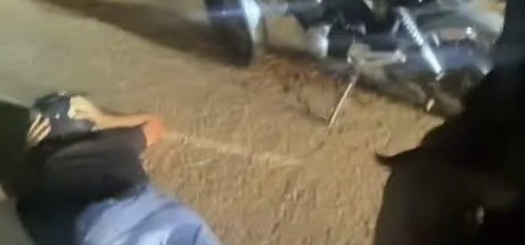 Amostradinho é preso após passar por viatura cortando giro e rampando quebra-molas em Rondonópolis; vídeo