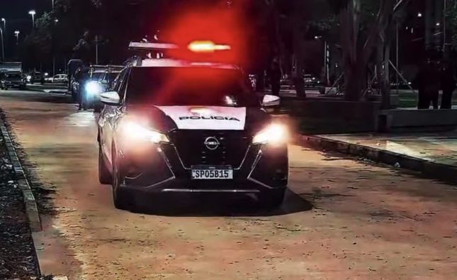 Amostradinho tenta fugir de fiscalização, cai de moto e quase passa por cima de PM em Rondonópolis