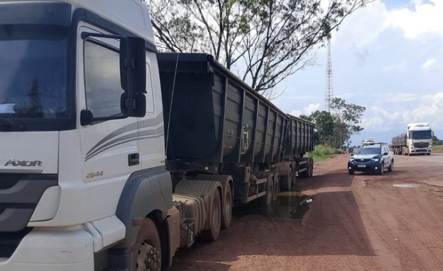 Caminhoneiro vira refém de bandidos na madrugada e tem caminhão roubado na BR-364 rumo a Rondonópolis; vídeo