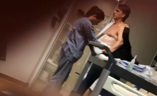 Carlos Bolsonaro dá detalhes do estado de saúde do pai na UTI; ex-presidente faz aniversário hoje