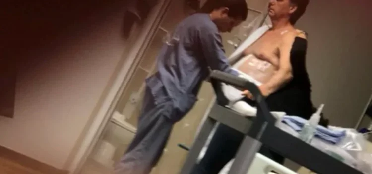 Carlos Bolsonaro dá detalhes do estado de saúde do pai na UTI; ex-presidente faz aniversário hoje