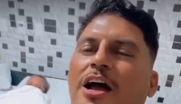 Chumbo trocado: homem descobre traição da esposa com amigo e dá o troco na mesma moeda; assista