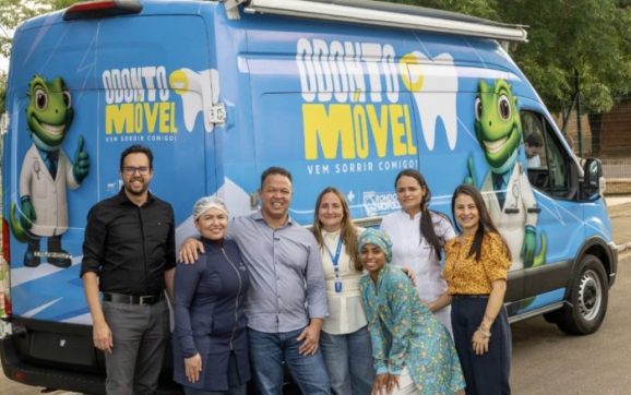 Cláudio Ferreira e primeira-dama anunciam consultório odontológico móvel para ampliar atendimento à população